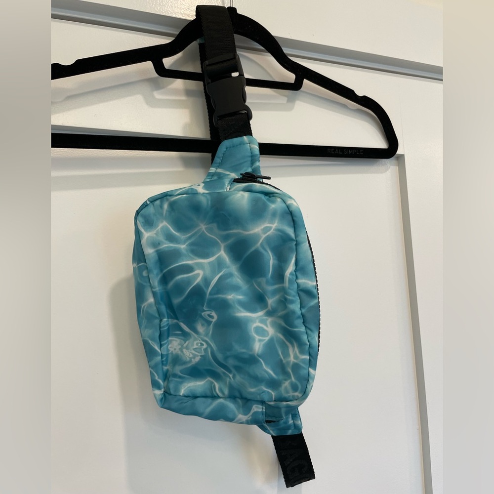 BAGGU NWOT Blue Crossbody Bag Fanny Pack